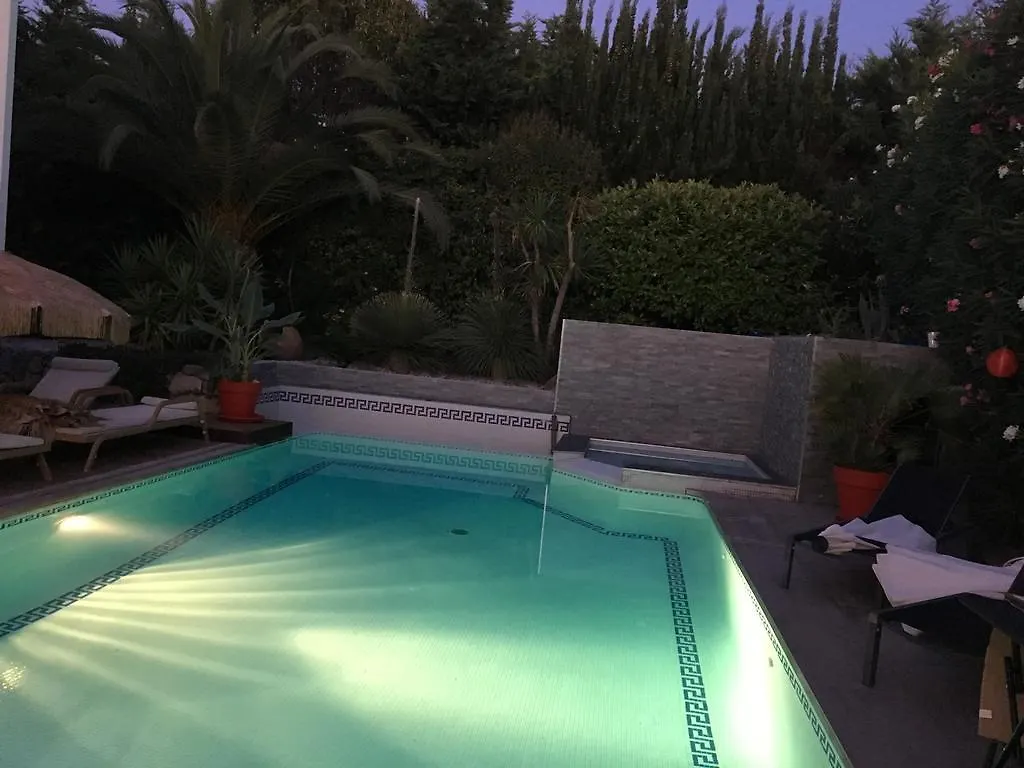 La Villa Blanche Sanary-sur-Mer 0*,  France